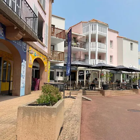 2 Situee Dans Un Magnifique Village Familiale