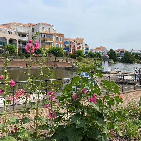 2 Situee Dans Un Magnifique Village Familiale Appartement *